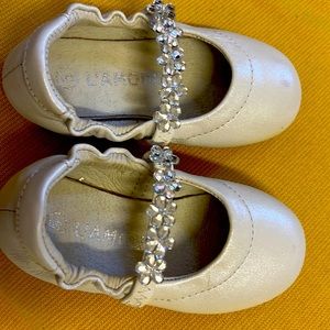 White L’amour toddler girl shoes size 5.